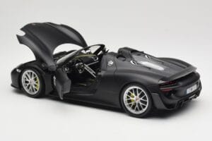 Porsche 918 Spyder Weissach Package Matt Black Minichamps 1:18 110062444 Metall - pilt 5/8