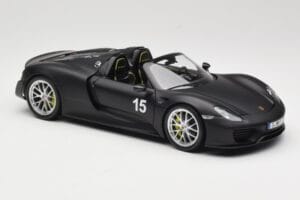 Porsche 918 Spyder Weissach Package Matt Black Minichamps 1:18 110062444 Metall - pilt 6/8