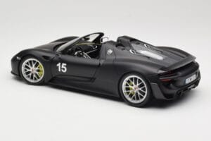 Porsche 918 Spyder Weissach Package Matt Black Minichamps 1:18 110062444 Metall - pilt 7/8