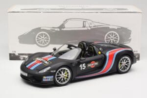 Porsche 918 Spyder Weissach Package Matt Black With Martini Stripes Minichamps 1:18 110062445 Metall - pilt 8/8