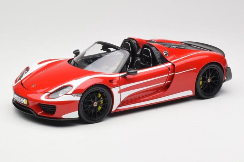 Porsche 918 Spyder Weissach Package Punane & Valged Triibud Minichamps 1:18 110062442 Metall