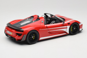 Porsche 918 Spyder Weissach Package Punased Valged Triibud Minichamps 1:18 110062442-O1 Metall - pilt 3/8