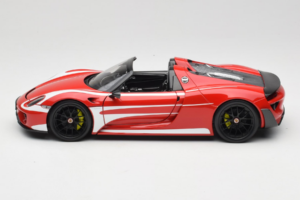 Porsche 918 Spyder Weissach Package Punased Valged Triibud Minichamps 1:18 110062442-O1 Metall - pilt 4/8