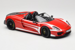 Porsche 918 Spyder Weissach Package Punased Valged Triibud Minichamps 1:18 110062442-O1 Metall - pilt 6/8