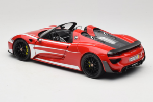 Porsche 918 Spyder Weissach Package Punased Valged Triibud Minichamps 1:18 110062442-O1 Metall - pilt 7/8