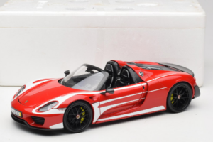 Porsche 918 Spyder Weissach Package Punased Valged Triibud Minichamps 1:18 110062442-O1 Metall - pilt 8/8