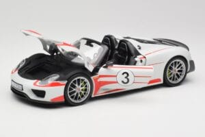 Porsche 918 Spyder Weissach Package Salzburg Minichamps 1:18 110062441 Metall - pilt 2/8