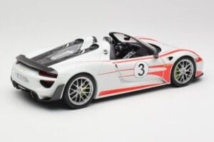 Porsche 918 Spyder Weissach Package Salzburg Minichamps 1:18 110062441 Metall - pilt 3/8