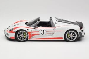 Porsche 918 Spyder Weissach Package Salzburg Minichamps 1:18 110062441 Metall - pilt 4/8
