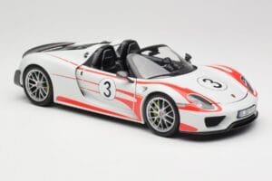 Porsche 918 Spyder Weissach Package Salzburg Minichamps 1:18 110062441 Metall - pilt 6/8