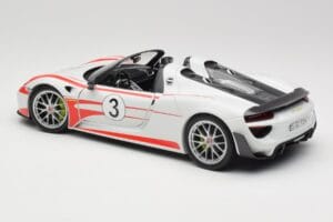 Porsche 918 Spyder Weissach Package Salzburg Minichamps 1:18 110062441 Metall - pilt 7/8