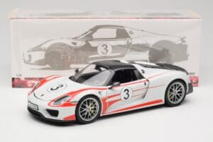 Porsche 918 Spyder Weissach Package Salzburg Minichamps 1:18 110062441 Metall - pilt 8/8