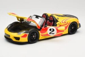 Porsche 918 Spyder Weissach Package Kollane Triipudega Minichamps 1:18 110062446 Metall - pilt 2/8