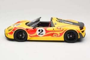 Porsche 918 Spyder Weissach Package Kollane Triipudega Minichamps 1:18 110062446 Metall - pilt 4/8
