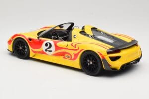 Porsche 918 Spyder Weissach Package Kollane Triipudega Minichamps 1:18 110062446 Metall - pilt 7/8