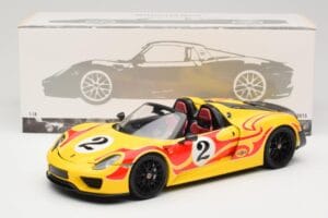 Porsche 918 Spyder Weissach Package Kollane Triipudega Minichamps 1:18 110062446 Metall - pilt 8/8