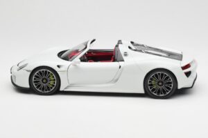 Porsche 918 Spyder Valge Minichamps 1:18 110062436 Metall - pilt 4/8