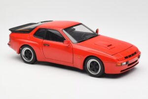 Porsche 924 Carrera GT Guards Punane AUTOart 1:18 78003 Metall - pilt 6/8