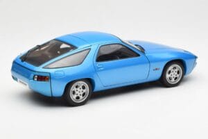 Porsche 928 Sinine AUTOart 1:18 77901 Metall - pilt 3/8