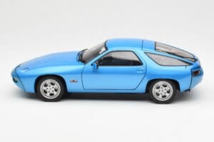 Porsche 928 Sinine AUTOart 1:18 77901 Metall - pilt 4/8