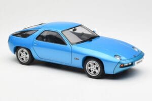 Porsche 928 Sinine AUTOart 1:18 77901 Metall - pilt 6/8