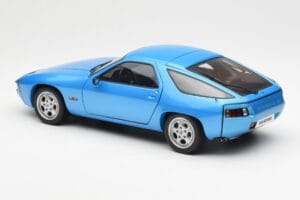 Porsche 928 Sinine AUTOart 1:18 77901 Metall - pilt 7/8