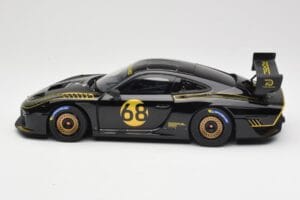 Porsche 935/19 Must Kuldsete Triipudega Minichamps 1:18 155067568 Metall - pilt 3/6