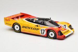 Porsche 962C Group C #17 D. Bell / H-J. Stuck / K. Ludwig 24 Hours of Le Mans 1988 Universal Hobbies 1:18 4704 Metall - pilt 6/8