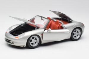 Porsche Boxster 986 Hõbedane Maisto 1:18 37800-M3 Metall - pilt 2/8