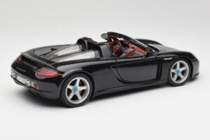 Porsche Carrera GT Must Maisto 1:18 36665 Metall - pilt 3/8