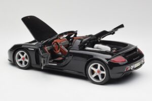 Porsche Carrera GT Must Maisto 1:18 36665 Metall - pilt 5/8