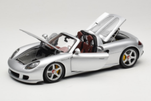 Porsche Carrera GT Silver Metallic Minichamps 1:18 WAP02103014 Metall - pilt 2/8