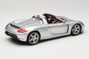 Porsche Carrera GT Silver Metallic Minichamps 1:18 WAP02103014 Metall - pilt 3/8