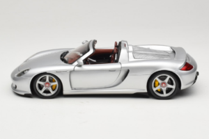 Porsche Carrera GT Silver Metallic Minichamps 1:18 WAP02103014 Metall - pilt 4/8