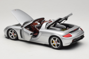 Porsche Carrera GT Silver Metallic Minichamps 1:18 WAP02103014 Metall - pilt 5/8