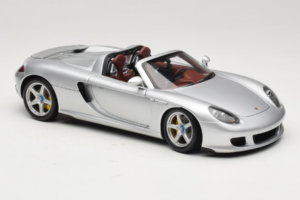 Porsche Carrera GT Silver Metallic Minichamps 1:18 WAP02103014 Metall - pilt 6/8