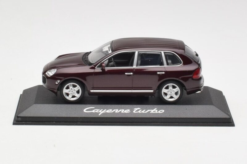 Porsche Cayenne 955 Turbo Tumepunane Minichamps 1:43 WAPC2000113 Metall