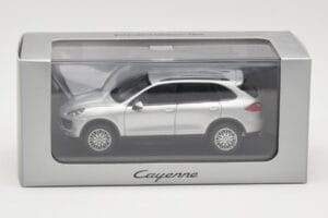 Porsche Cayenne 958 Hõbedane Minichamps 1:43 WAP0200020B Metall - pilt 4/4