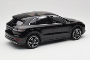 Porsche Cayenne 958 Turbo S Must Minichamps 1:18 155066070 Metall - pilt 2/6