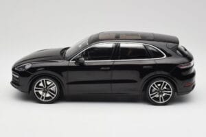 Porsche Cayenne 958 Turbo S Must Minichamps 1:18 155066070 Metall - pilt 3/6