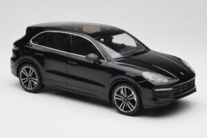 Porsche Cayenne 958 Turbo S Must Minichamps 1:18 155066070 Metall - pilt 4/6