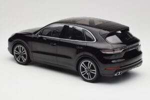 Porsche Cayenne 958 Turbo S Must Minichamps 1:18 155066070 Metall - pilt 5/6