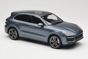 Porsche Cayenne 958 Turbo S Blue Metallic Minichamps 1:18 155066071 Metall - pilt 4/6
