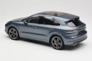 Porsche Cayenne 958 Turbo S Blue Metallic Minichamps 1:18 155066071 Metall - pilt 5/6