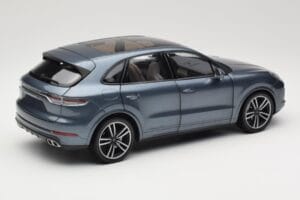 Porsche Cayenne 958 Turbo S Blue Metallic Minichamps 1:18 110066070 Metall - pilt 3/8