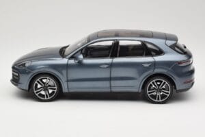 Porsche Cayenne 958 Turbo S Blue Metallic Minichamps 1:18 110066070 Metall - pilt 4/8