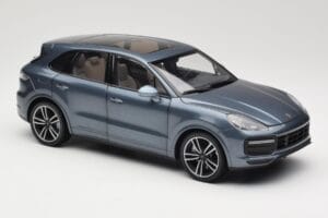 Porsche Cayenne 958 Turbo S Blue Metallic Minichamps 1:18 110066070 Metall - pilt 6/8