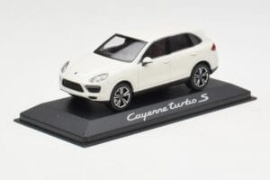 Porsche Cayenne 958 Turbo S Valge Minichamps 1:43 WAP0200220C Metall - pilt 2/4