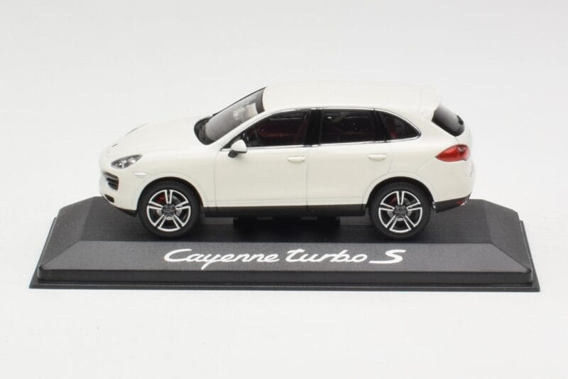 Porsche Cayenne 958 Turbo S Valge Minichamps 1:43 Porsche Cayenne 958 Turbo S Valge Minichamps 1:43 WAP0200220C Metall