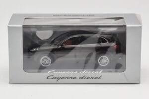 Porsche Cayenne 958 Diesel Acajou Brown Minichamps 1:43 WAP0200030E Metall - pilt 4/4